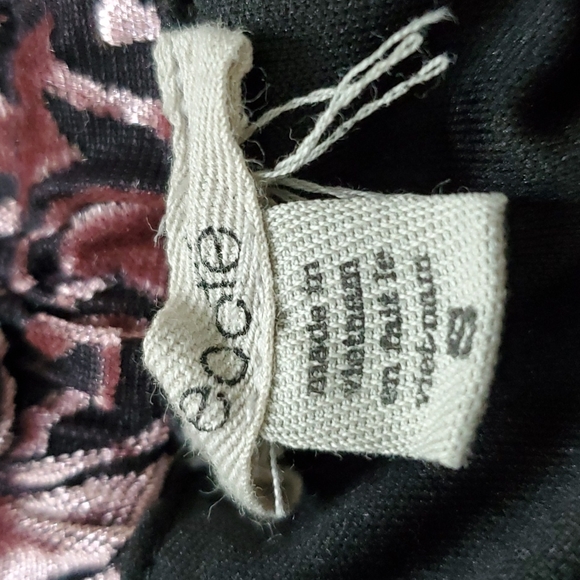 Ecote Velvet Off-Shoulder Burnout Floral Romper - Picture 12 of 13